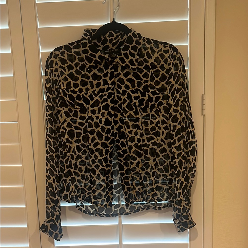 Fashion Magazine Black And White Graphic Blouse With Mandarin Collar